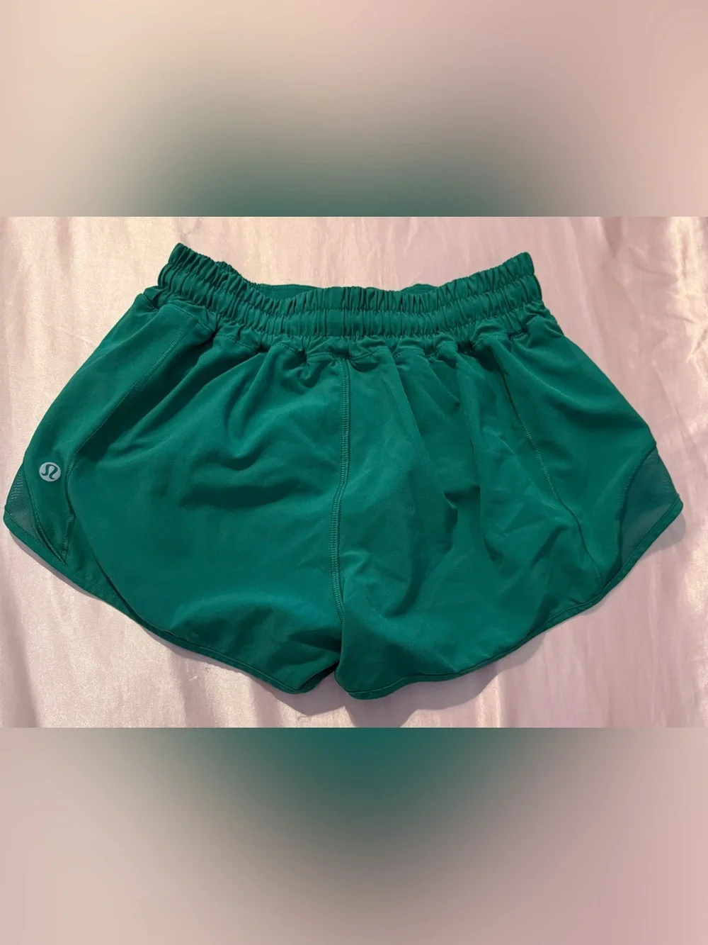 Lululemon Green Hotty Hot Low-Rise Lined Shorts 2.5”